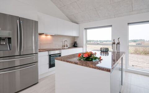Eveline - 1.5Km from the Sea: Tetto, Casa, Casa, Villetta, Raccordo, Estate, Driveway, Edifici Giardino, Cortile, Capannone