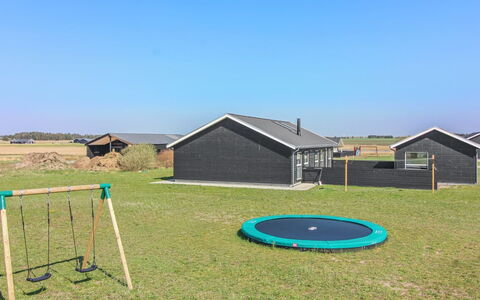 Eveline - 1.5Km from the Sea: Tetto, Casa, Casa, Villetta, Raccordo, Estate, Driveway, Edifici Giardino, Cortile, Capannone