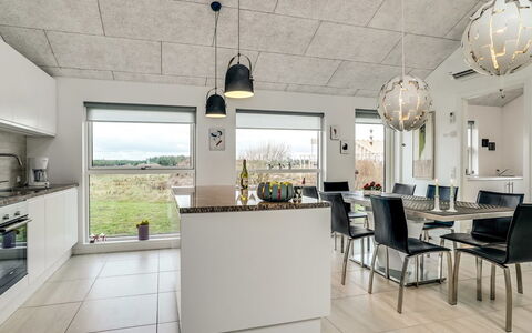 Eveline - 1.5Km from the Sea: Tetto, Casa, Casa, Villetta, Raccordo, Estate, Driveway, Edifici Giardino, Cortile, Capannone