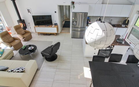 Eveline - 1.5Km from the Sea: Tetto, Casa, Casa, Villetta, Raccordo, Estate, Driveway, Edifici Giardino, Cortile, Capannone