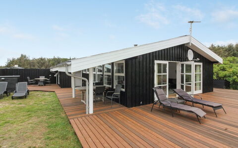Nienke - 700M from the Sea: Zona Residenziale, Tetto, Sobborgo, Driveway, Estate, Camino