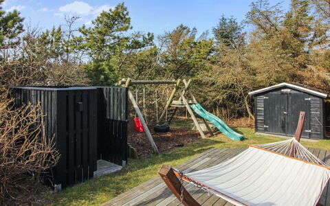 Ømod - 300M from the Sea: Legna, Villetta, Latifoglie, Plank, Color Legno, Edifici Giardino, Design, Cortile, Log Cabin, Backyard