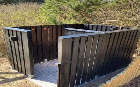 Ømod - 300M from the Sea: Legna, Villetta, Latifoglie, Plank, Color Legno, Edifici Giardino, Design, Cortile, Log Cabin, Backyard