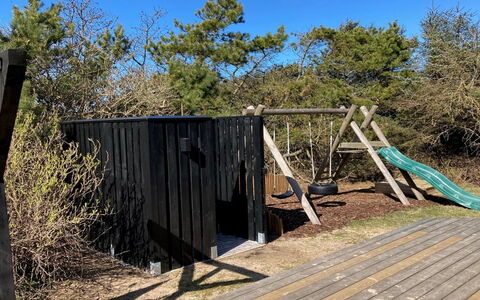 Ømod - 300M from the Sea: Legna, Villetta, Latifoglie, Plank, Color Legno, Edifici Giardino, Design, Cortile, Log Cabin, Backyard