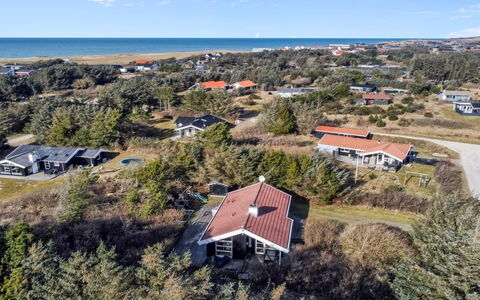 Ømod - 300M from the Sea: Legna, Villetta, Latifoglie, Plank, Color Legno, Edifici Giardino, Design, Cortile, Log Cabin, Backyard