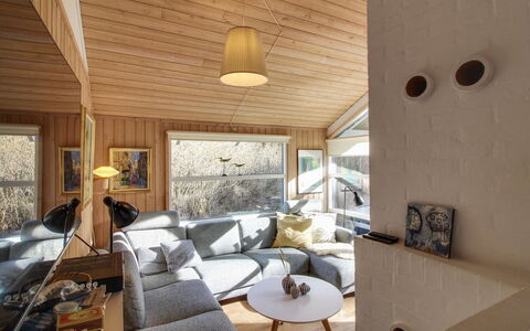 Ømod - 300M from the Sea: Interior Design, Legna, Pavimentazione, Soffitto, Mobilia, Pavimento, Divano, Soggiorno, Camera, Lampada