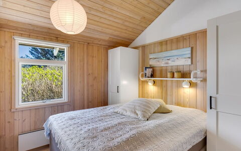 Ømod - 300M from the Sea: Interior Design, Camera Da Letto, Legna, Letto, Soffitto, Pavimentazione, Mobilia, Pavimento, Lampada, Illuminazione