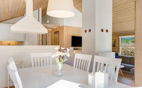 Ømod - 300M from the Sea: Interior Design, Mobilia, Pavimentazione, Pavimento, Lampada, Legna, Soffitto, Camera, Sala Da Pranzo, Sedia