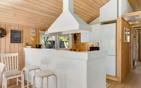 Ømod - 300M from the Sea: Interior Design, Pavimentazione, Mobilia, Pavimento, Cucina, Legna, Soffitto, Lampada, Controsoffitto, Illuminazione