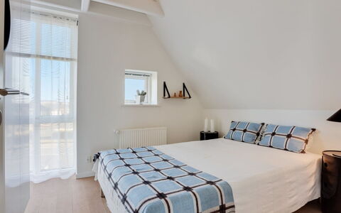 Thythulf - 550M from the Sea: Interior Design, Mobilia, Pavimentazione, Pavimento, Letto, Camera Da Letto, Legna, Soffitto, Camera, Illuminazione