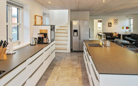 Halldis - 600M from the Sea: Cucina, Pavimentazione, Controsoffitto, Interior Design, Cabinetry, Pavimento, Legna, Soffitto, Mobilia, Elettrodomestico Da Cucina