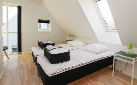 Halldis - 600M from the Sea: Mobilia, Interior Design, Letto, Pavimento, Pavimentazione, Camera Da Letto, Legna, Bedding, Camera, Lenzuolo