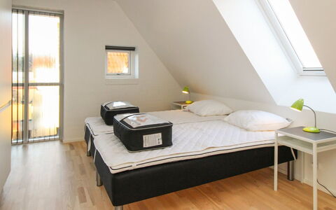 Halldis - 600M from the Sea: Letto, Mobilia, Interior Design, Camera Da Letto, Pavimento, Pavimentazione, Legna, Bedding, Lenzuolo, Camera