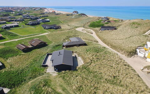 Adelita - 100M from the Sea: Zona Residenziale, Tetto, Sobborgo, Driveway, Estate, Camino