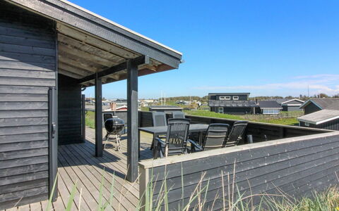 Adelita - 100M from the Sea: Zona Residenziale, Tetto, Sobborgo, Driveway, Estate, Camino