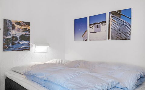 Radica - 50M from the Sea: Camera Da Letto, Letto, Bedding, Lenzuolo, Biancheria, Congelamento, Telaio Del Letto, Neve, Inverno, Calotta Di Ghiaccio