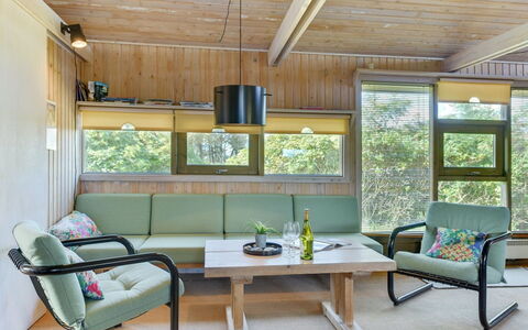 Aiva - 1.5Km from the Sea: Mobilia, Interior Design, Sedia, Pavimentazione, Tavolo, Ricorrere, Pavimento, Soffitto, Camera, Eco Hotel