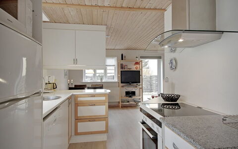 Armi - 75M from the Sea: Tetto, Casa, Casa, Villetta, Raccordo, Estate, Driveway, Edifici Giardino, Cortile, Capannone
