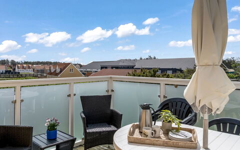 Jördis - 150M from the Sea: Mobilia, Sedia, Tavolo, Mobili Da Esterno, Cucina & Sala Da Pranzo Tavolo, Balcone, Tavolo Esterno, Tavolino Da Caffè, Color Legno, Latifoglie