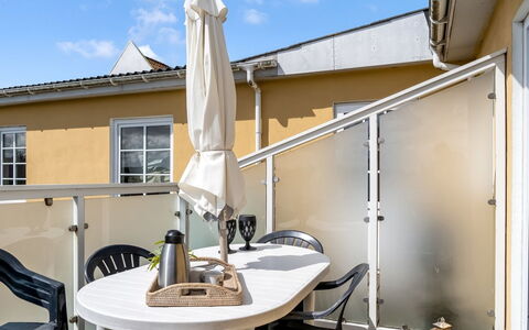 Jördis - 150M from the Sea: Mobilia, Sedia, Mobili Da Esterno, Balcone, Tavolo Esterno, Bicchiere, Shade, Color Legno, Deck, Latifoglie