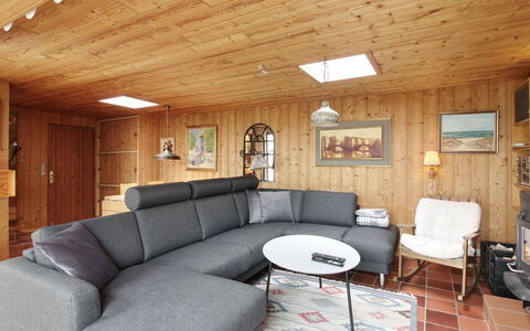 Ehmi - 500M from the Sea: Legna, Mobilia, Pavimentazione, Divano, Pavimento, Soggiorno, Interior Design, Color Legno, Latifoglie