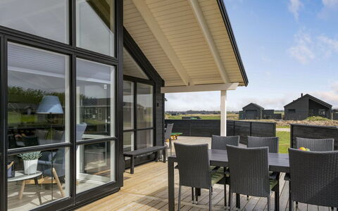 Ina - 1.2Km from the Sea: Tetto, Casa, Porta, Raccordo, Villetta, Portico, Deck, Latifoglie, Estate, Shade