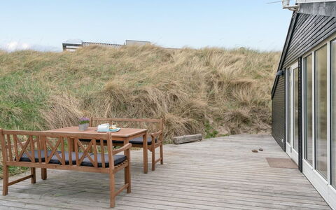 Mylius - 100M from the Sea: Zona Residenziale, Tetto, Sobborgo, Driveway, Estate, Camino