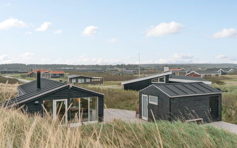 Mylius - 100M from the Sea: Zona Residenziale, Tetto, Sobborgo, Driveway, Estate, Camino