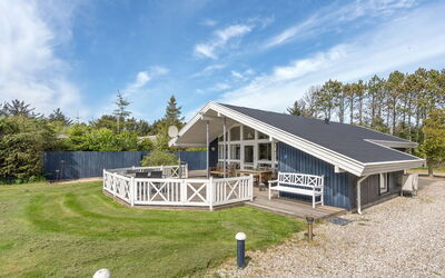 Sonke - 500M from the Sea