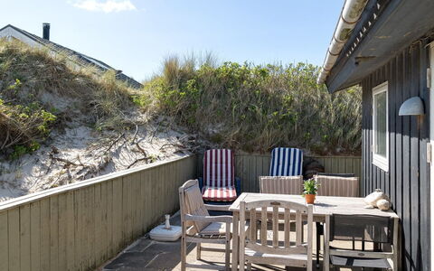 Abbie - 10M from the Sea: Legna, Casa, Porta, Mobili Da Esterno, Villetta, Portico, Deck, Shade, Balcone, Sedia