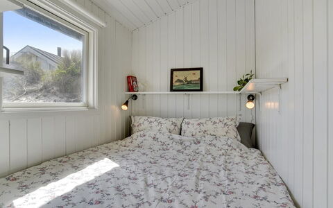 Abbie - 10M from the Sea: Legna, Soffitto, Pavimento, Camera Da Letto, Biancheria, Letto, Bedding, Latifoglie, Lenzuolo, Plank