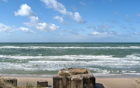 Abbie - 10M from the Sea: Cielo, Blu, Corpo D'Acqua, Ambiente Naturale, Nube, Orizzonte, Costa, Mare, Costiera E Morfologie Oceanic