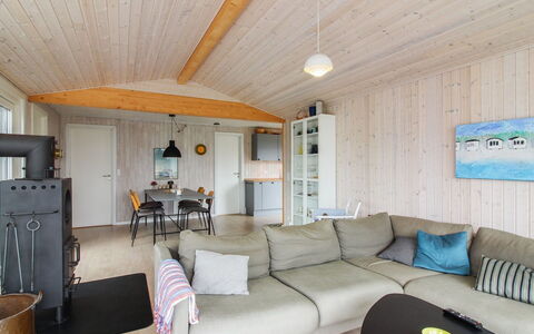 Marino - 480M from the Sea: Pavimentazione, Mobilia, Legna, Interior Design, Pavimento, Soffitto, Camera, Pavimento In Legno, Soggiorno, Divano