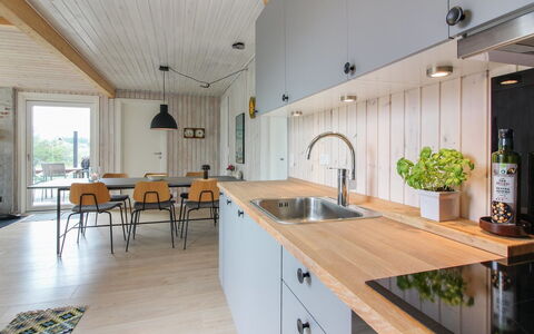Marino - 480M from the Sea: Cucina, Controsoffitto, Legna, Pavimentazione, Mobilia, Interior Design, Elettrodomestico Da Cucina, Cabinetry, Cucina & Sala Da Pranzo Tavolo, Pavimento