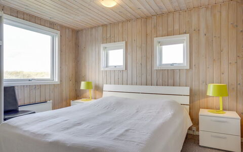 Marino - 480M from the Sea: Pavimentazione, Legna, Interior Design, Pavimento, Soffitto, Camera Da Letto, Letto, Pavimento In Legno, Camera, Illuminazione