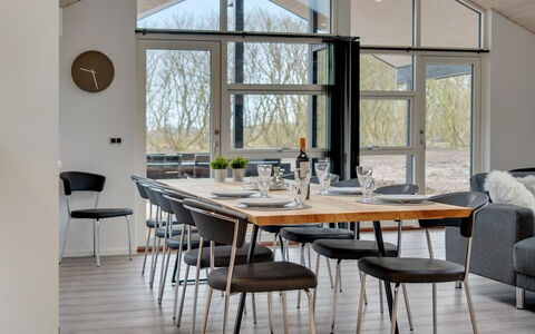 Amitola - 700M from the Sea: Mobilia, Interior Design, Pavimentazione, Legna, Sedia, Cucina & Sala Da Pranzo Tavolo, Tavolo, Soffitto, Sala Da Pranzo, Pavimento