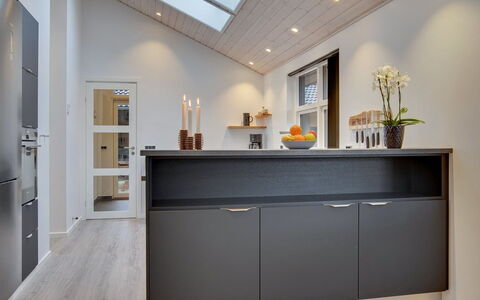 Amitola - 700M from the Sea: Interior Design, Cucina, Mobilia, Pavimentazione, Cabinetry, Controsoffitto, Legna, Soffitto, Pavimento, Elettrodomestico Da Cucina