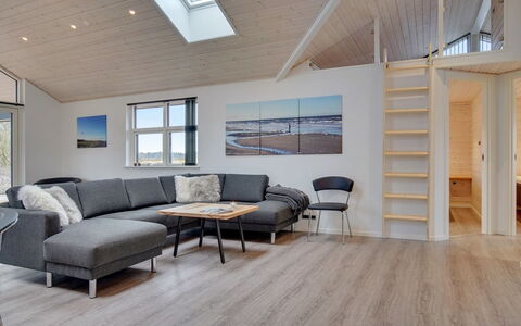 Amitola - 700M from the Sea: Legna, Pavimentazione, Interior Design, Soffitto, Pavimento, Casa, Pavimento In Legno, Soggiorno, Divano, Appartamento