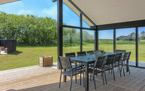 Amitola - 700M from the Sea: Legna, Portico, Pavimentazione, Soffitto, Pavimento, Mobilia, Shade, Deck, Sedia, Latifoglie