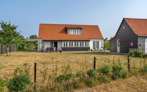 Pelagija - 900M from the Sea: Costruzione, Erba, Tetto, Finestra, Casa, Casa, Architettura, Facciata, Villetta, Zona Residenziale