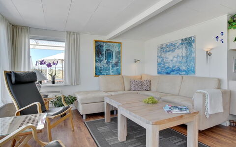 Ecaterina - 100M from the Sea: Mobilia, Legna, Interior Design, Pavimento, Pavimentazione, Divano, Soggiorno, Pavimento In Legno, Sedia