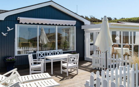 Ecaterina - 100M from the Sea: Portico, Mobilia, Casa, Porta, Tetto, Villetta, Shade, Sedia, Deck, Mobili Da Esterno