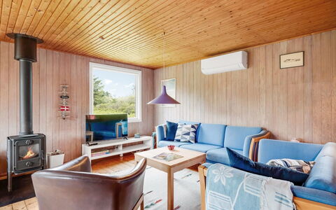 Jule - 600M from the Sea: Mobilia, Interior Design, Legna, Pavimentazione, Pavimento, Soffitto, Camera, Soggiorno, Divano, Latifoglie