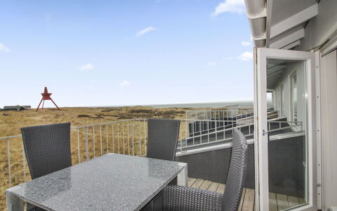 Meglena - 50M from the Sea: Mobilia, Pavimento, Sedia, Appartamento, Balcone, Latifoglie, Color Legno, Pavimento In Legno, Illuminazione Diurna, Cucina & Sala Da Pranzo Tavolo