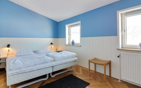 Meglena - 50M from the Sea: Pavimento, Interior Design, Camera Da Letto, Soffitto, Bedding, Letto, Lenzuolo, Telaio Del Letto, Biancheria, Dipingere