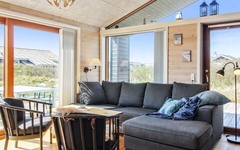 Tuire - 250M from the Sea: Mobilia, Legna, Casa, Pavimentazione, Pavimento, Interior Design, Sedia, Tavolo, Soggiorno, Pavimento In Legno
