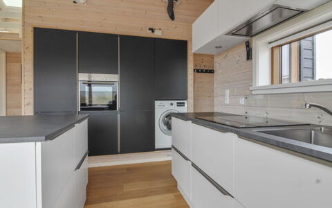 Tuire - 250M from the Sea: Cucina, Controsoffitto, Pavimentazione, Legna, Cabinetry, Interior Design, Elettrodomestico Da Cucina, Pavimento, Soffitto, Elettrodomestico