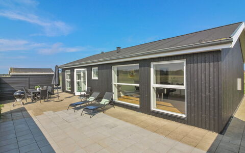 Siger - 1.6Km from the Sea: Legna, Casa, Portico, Deck, Latifoglie, Tetto, Color Legno, Pavimento In Legno, Eco Hotel