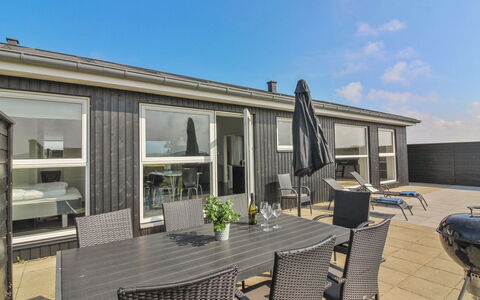 Siger - 1.6Km from the Sea: Legna, Casa, Portico, Deck, Latifoglie, Tetto, Color Legno, Pavimento In Legno, Eco Hotel
