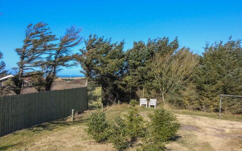 Tilda - 275M from the Sea: Tetto, Casa, Porta, Villetta, Shade, Raccordo, Cortile, Estate, Backyard